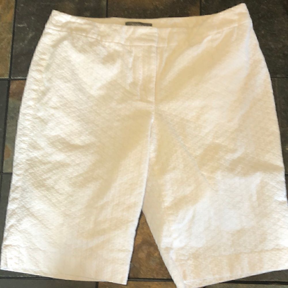 Liz Claiborne Women’s Sloane eyelet fabric walking shorts size 12